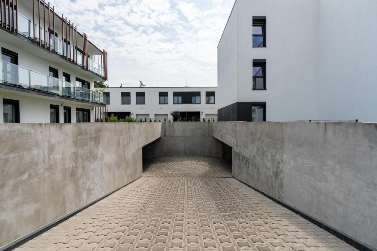 Modern Apartment With Balcony & Free Garage Poznan By Noclegi Renters Exterior foto
